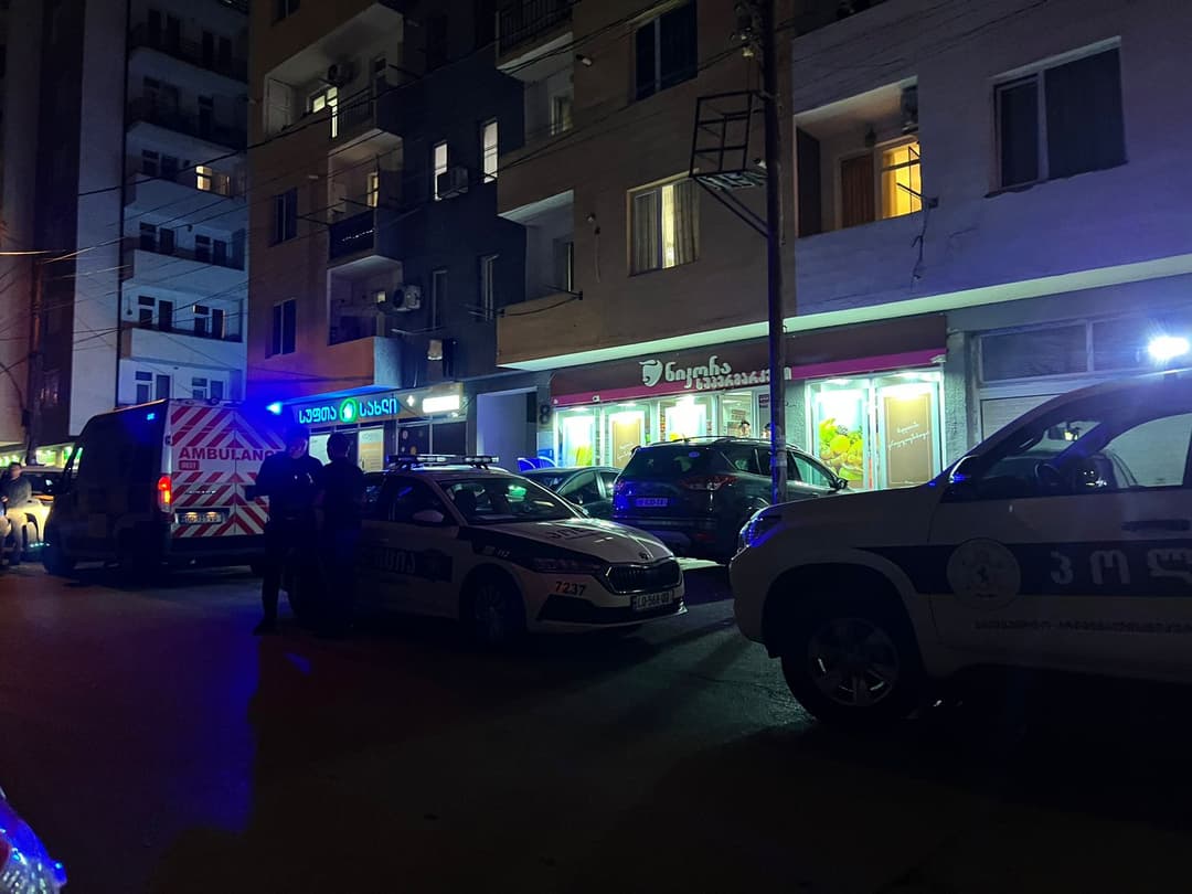 კესარია აბრამიძის საცხოვრებელ სახლთან საგამოძიებო მოქმედებები მიმდინარეობს