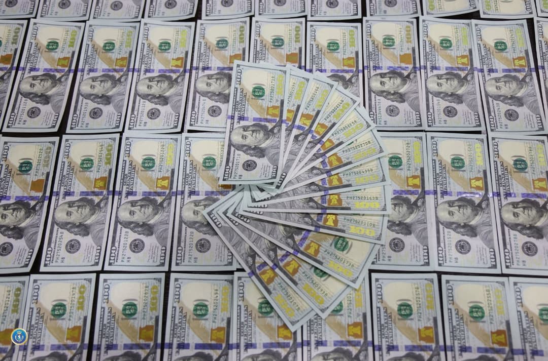 ყალბი ფულის გასაღების ფაქტებზე სამი პირი დააკავეს