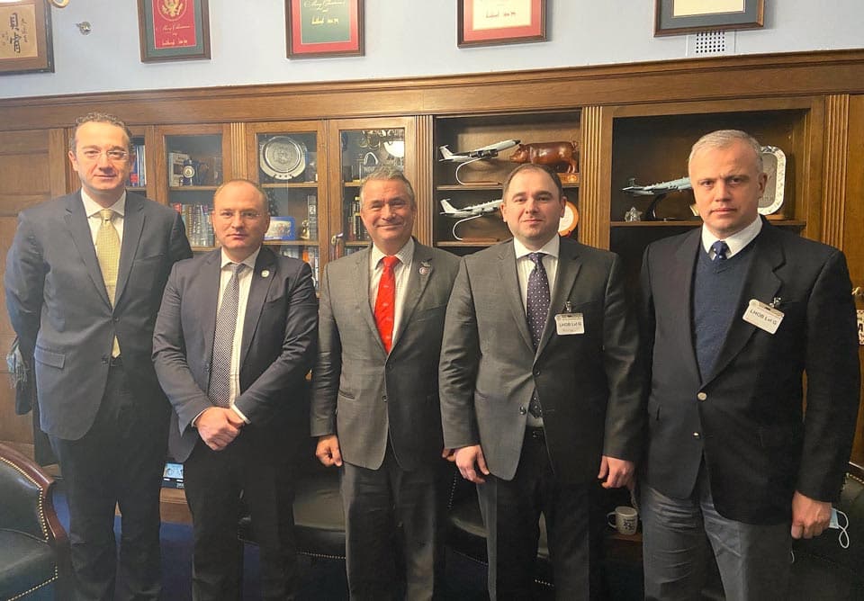 კონგრესმენი დონ ბეიკონი - სანქციები საკმარისი აღარ არის, საჭიროა ჩვენი პარტნიორების შეიარაღება, ვიდრე გვიანი არ არის