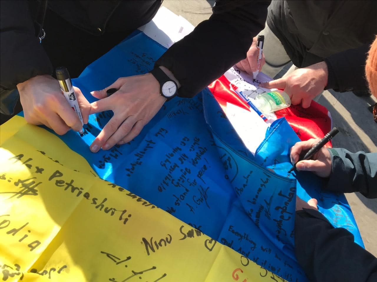 Frontnews image description