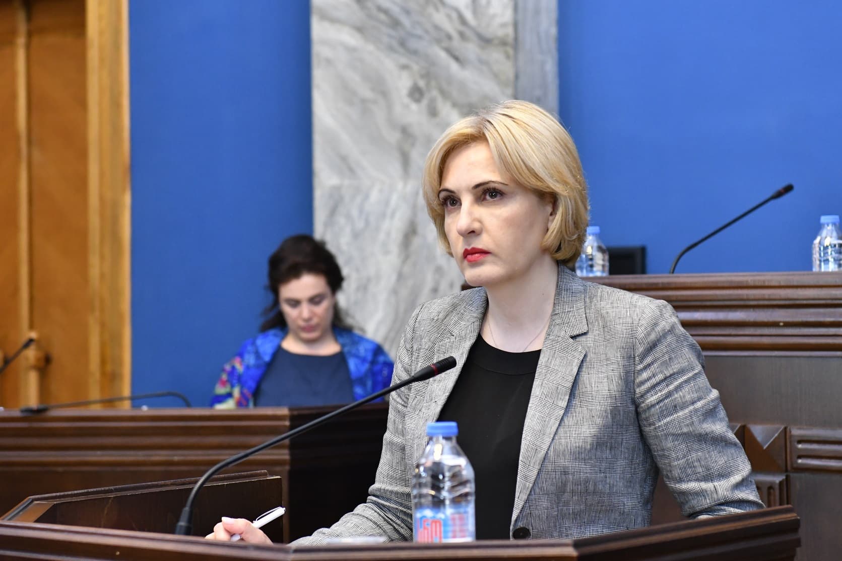 Frontnews image description