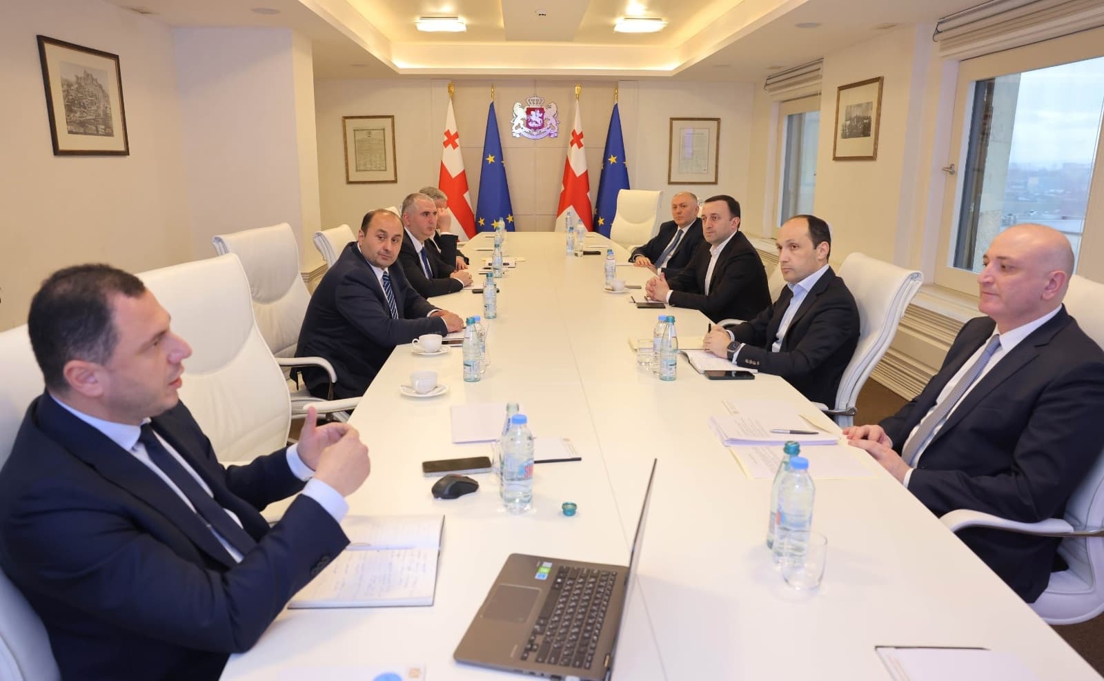 Frontnews image description