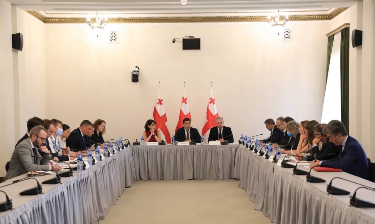 Frontnews image description