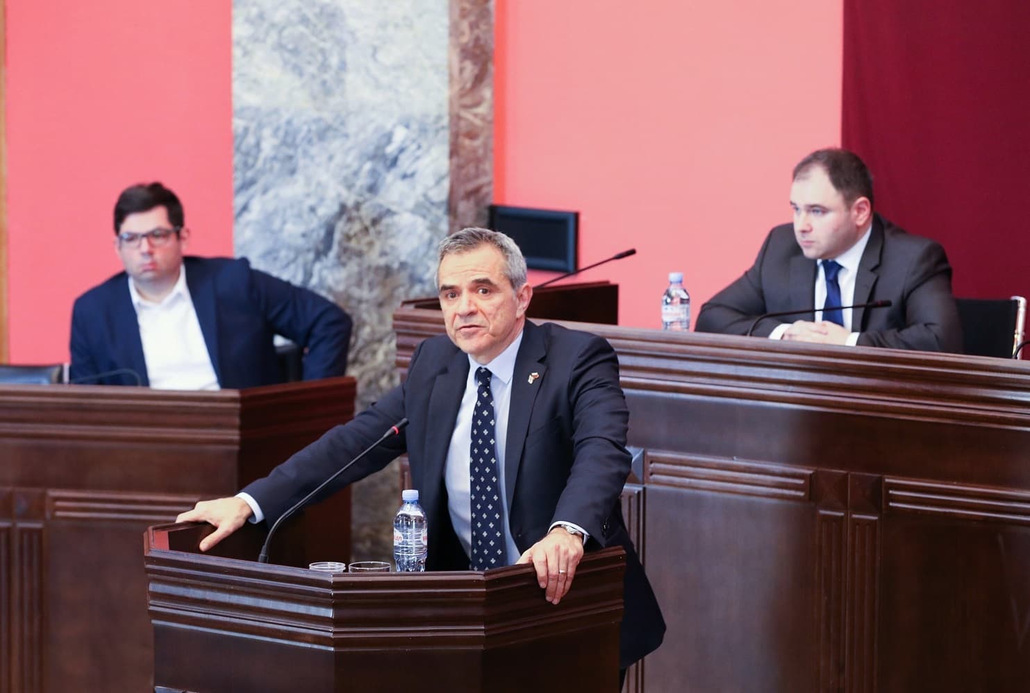 Frontnews image description