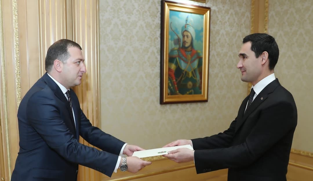 საქართველოს ელჩმა კონსტანტინე საბიაშვილმა თურქმენეთის პრეზიდენტს რწმუნებათა სიგელები გადასცა