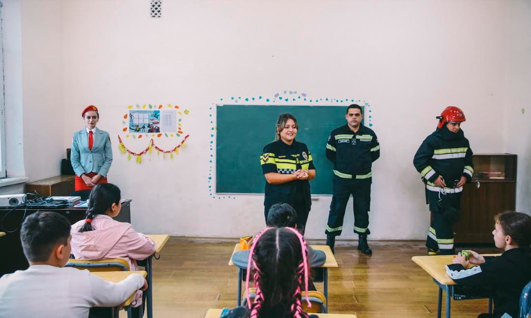 კამპანიის – “ემეგობრე პოლიციას“ ფარგლებში, რუსთავის სკოლებში მოსწავლეებთან საინფორმაციო შეხვედრები ჩატარდა