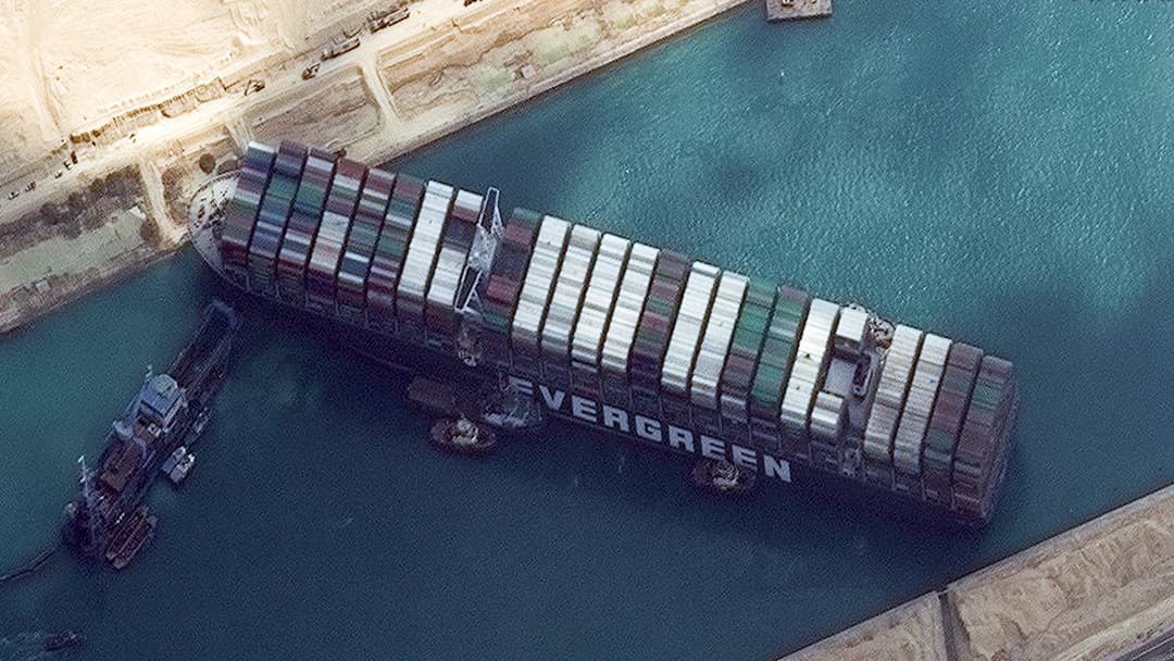 Bulk carrier vessel abruptly blocks Suez Canal