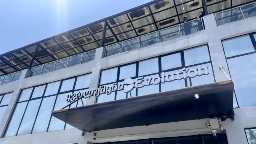 Frontnews image description