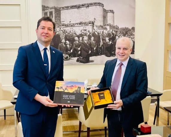 Frontnews image description