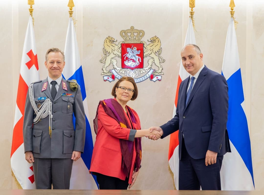 თავდაცვის მინისტრი ფინეთის ელჩსა და თავდაცვის ატაშეს შეხვდა
