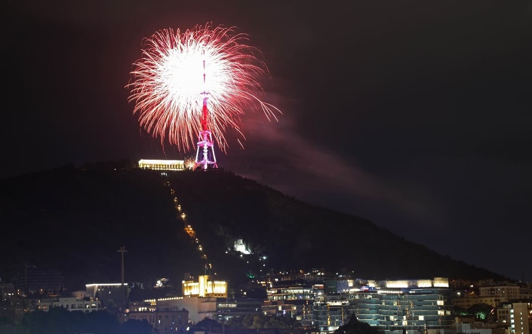ევროპის ჩემპიონატზე საქართველოს საფეხბურთო ნაკრების ისტორიულ შედეგებს მთავრობამ ფოიერვერკი მიუძღვნა