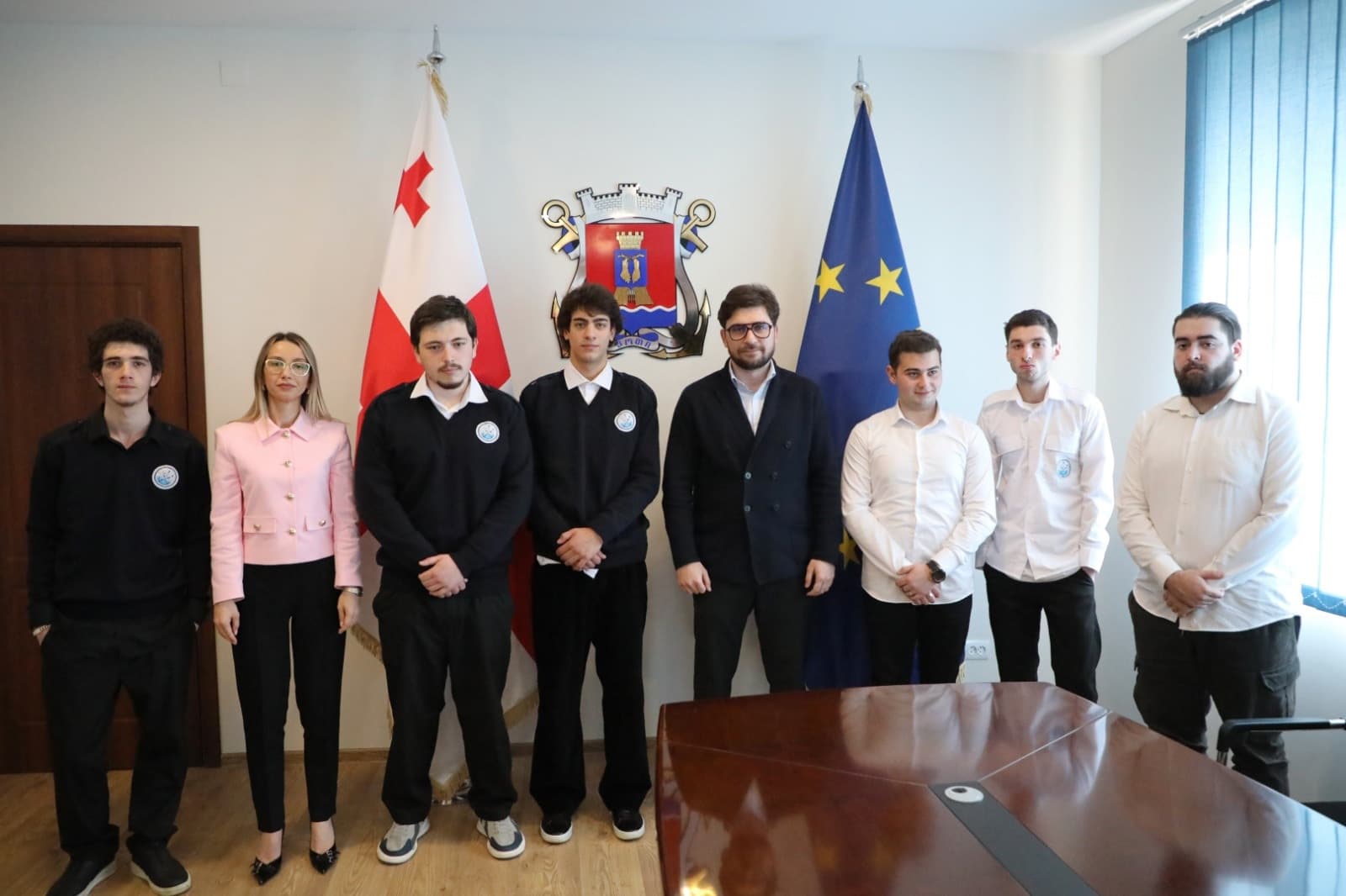 Frontnews image description