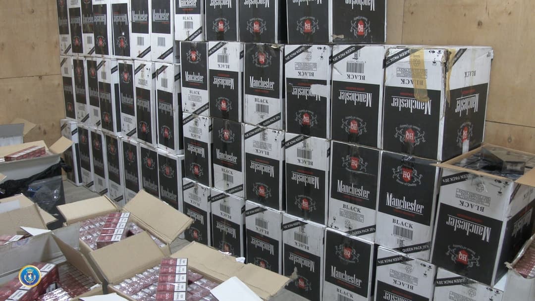 განსაკუთრებით დიდი ოდენობით უაქციზო სიგარეტის შენახვა-გადაზიდვის ფაქტზე ერთი პირი დააკავეს