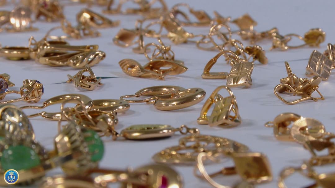 საბაჟო საზღვარზე განსაკუთრებით დიდი ოდენობით ოქროს საიუველირო ნაკეთობების უკანონოდ გადამოტანის ფაქტზე ერთი პირი დააკავეს