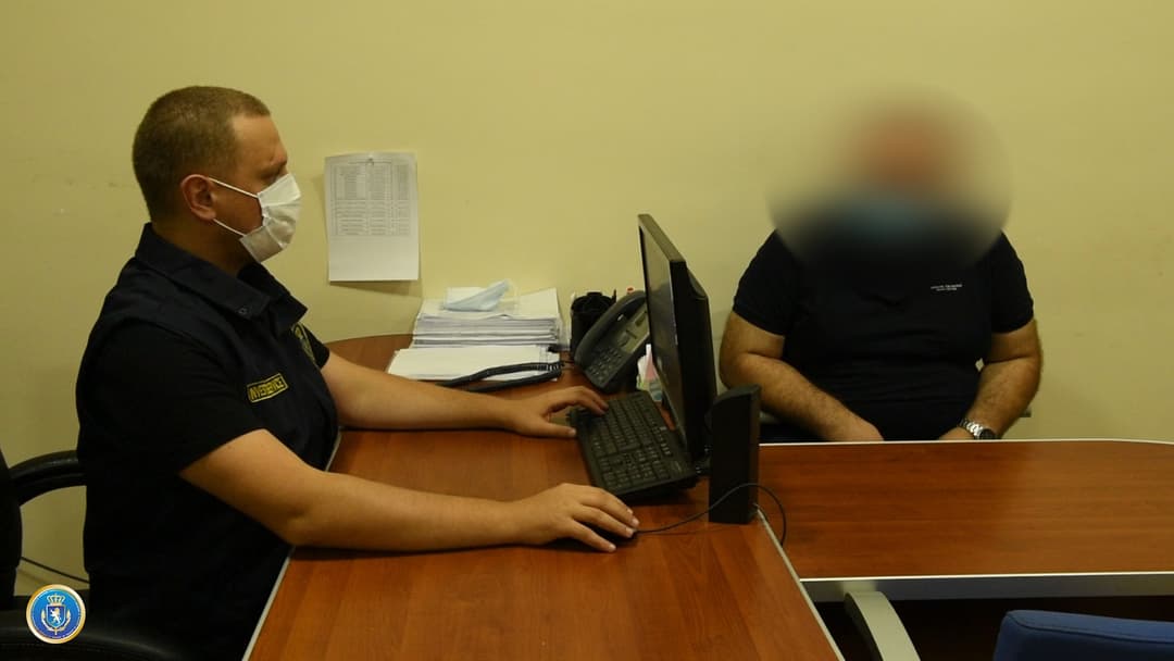 ქრთამის აღების ფაქტზე ერთი პირი დააკავეს