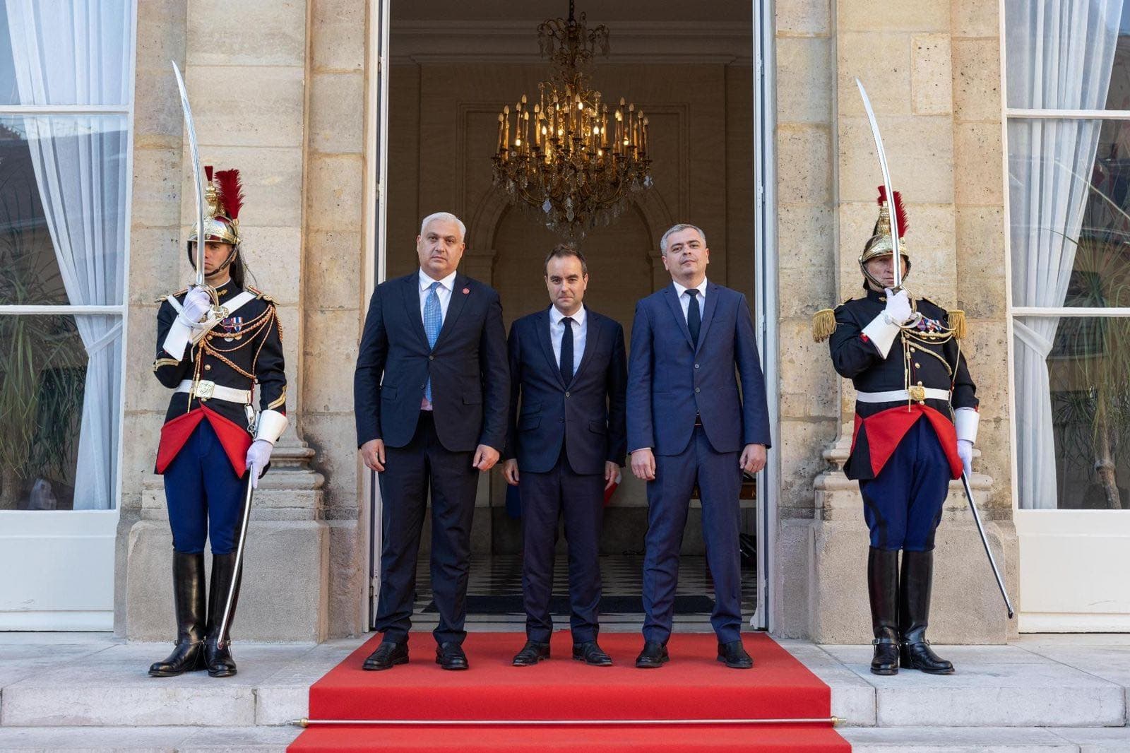 Frontnews image description