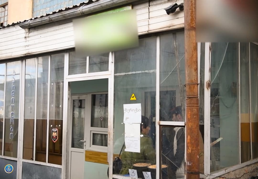 კომერციული მოსყიდვის ფაქტზე სამედიცინო დაწესებულების ორი თანამშრომლის მიმართ სისხლის სამართლებრივი დევნა დაიწყო