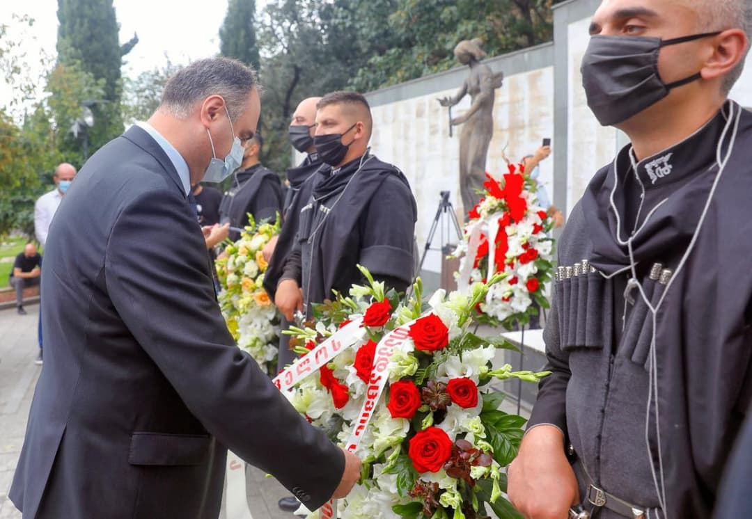საქართველოს ერთიანობისათვის ბრძოლებში დაღუპულ გმირთა მემორიალი გვირგვინით შეამკეს