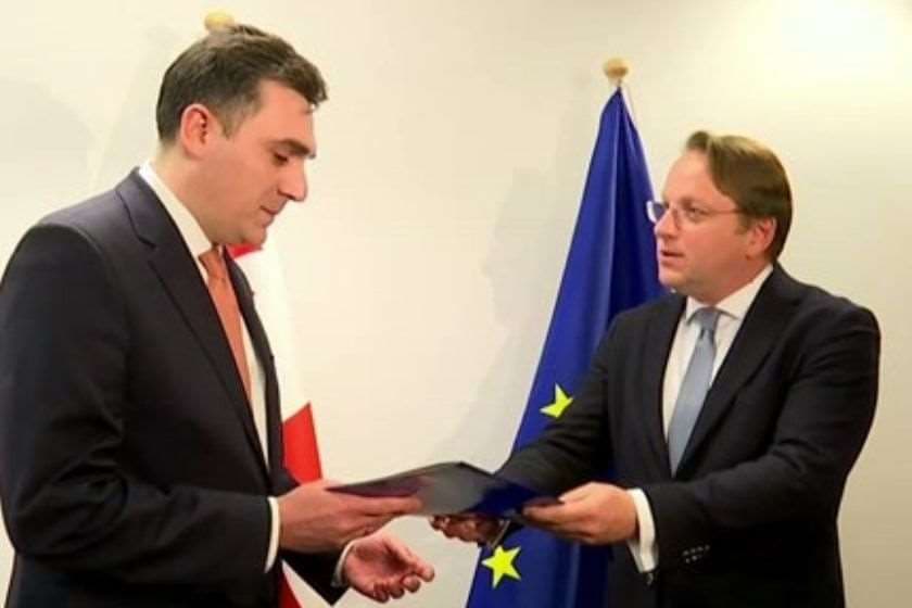 Frontnews image description