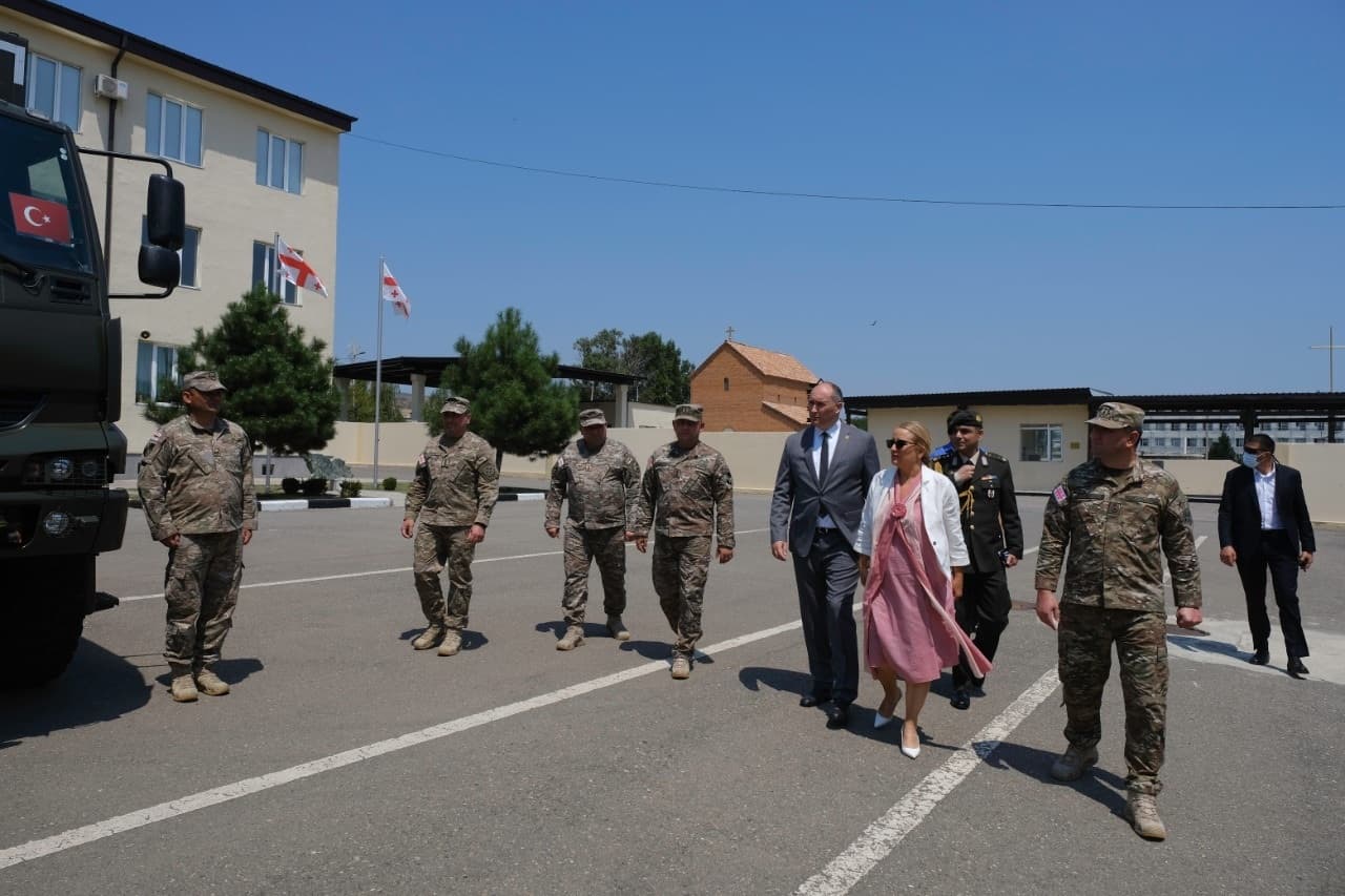 Frontnews image description