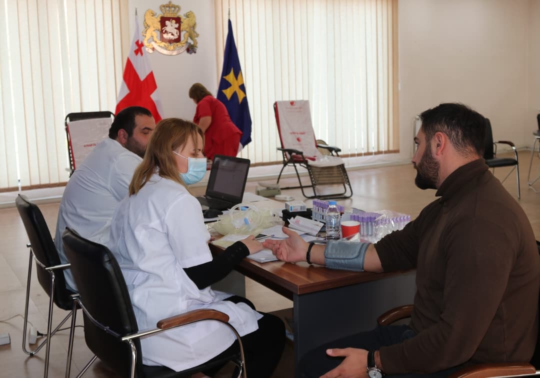 ონის მუნიციპალიტეტის მერიაში ლეიკემიით დაავადებული ბავშვებისთვის სისხლი გაიღეს