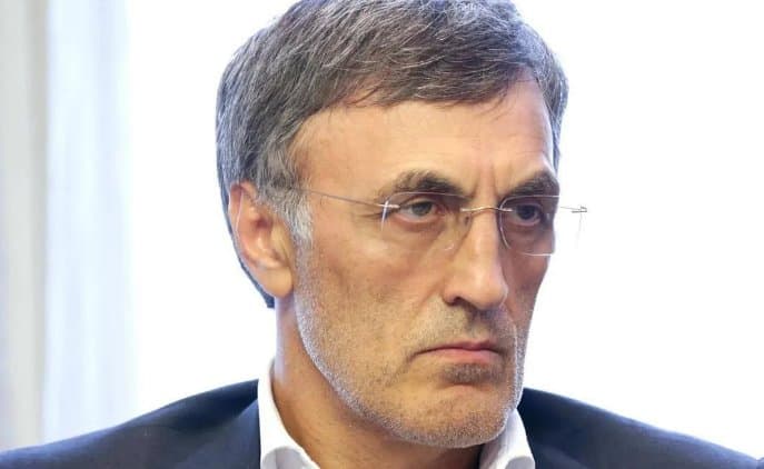 რუსეთიდან გაქცეული ოლიგარქი გაჯიევი დასავლეთში საკუთარი თავის “ლეგალიზებას” ყალბი ქართული პასპორტით ცდილობს