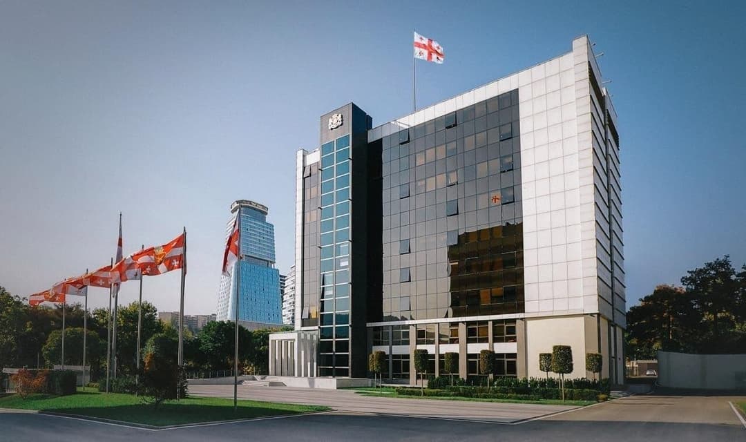 თავდაცვის სამინისტრომ მიხეილ სააკაშვილის საჰაერო ხომალდებით მგზავრობასთან დაკავშირებით დადებული ხელშეკრულებების განსაიდუმლოების პროცესი დაიწყო