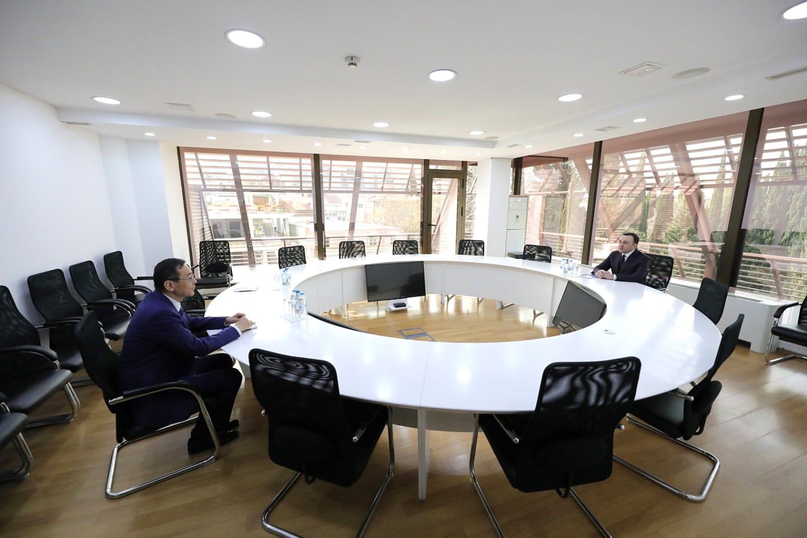 Frontnews image description