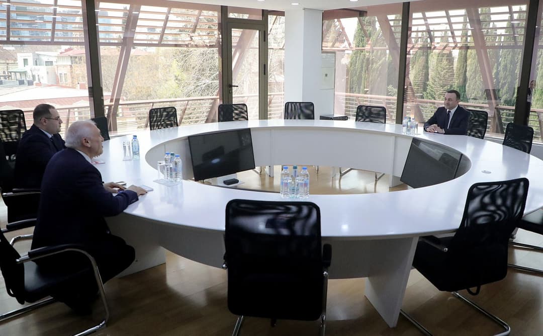 ირაკლი ღარიბაშვილი სომხეთის ელჩს შეხვდა