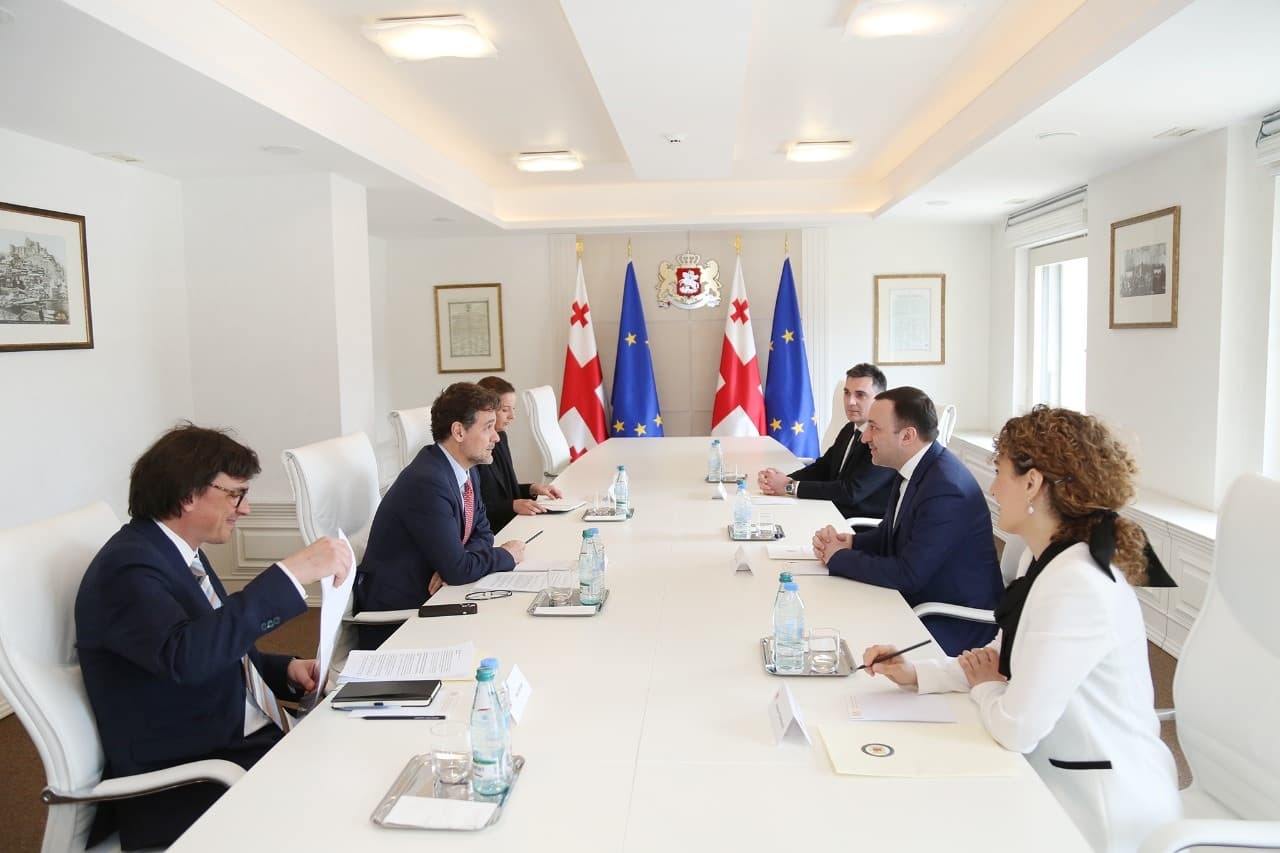 Frontnews image description