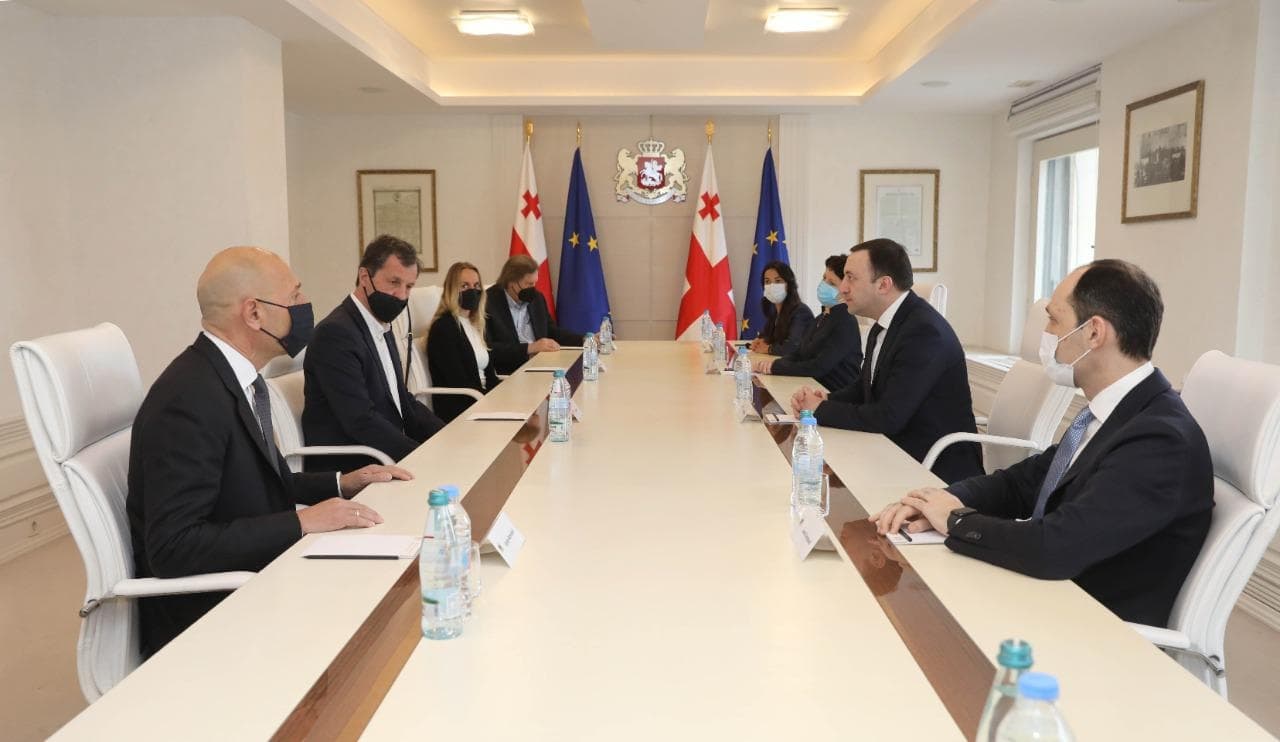 Frontnews image description