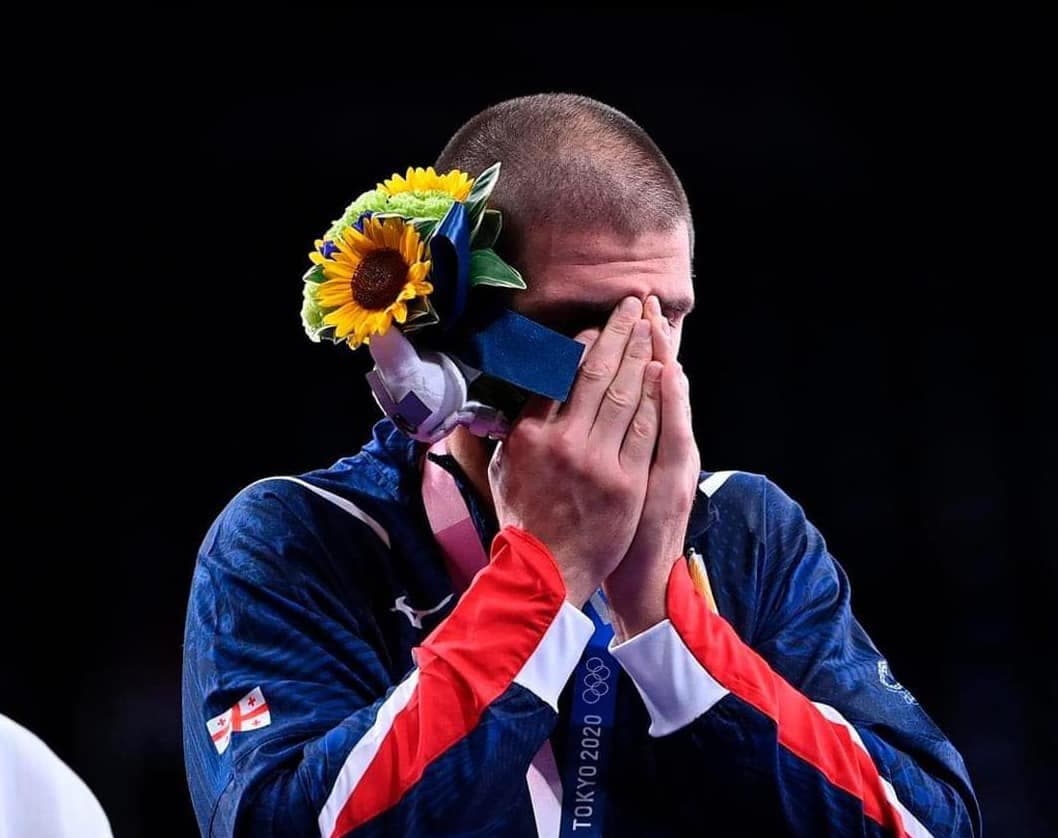 Frontnews image description