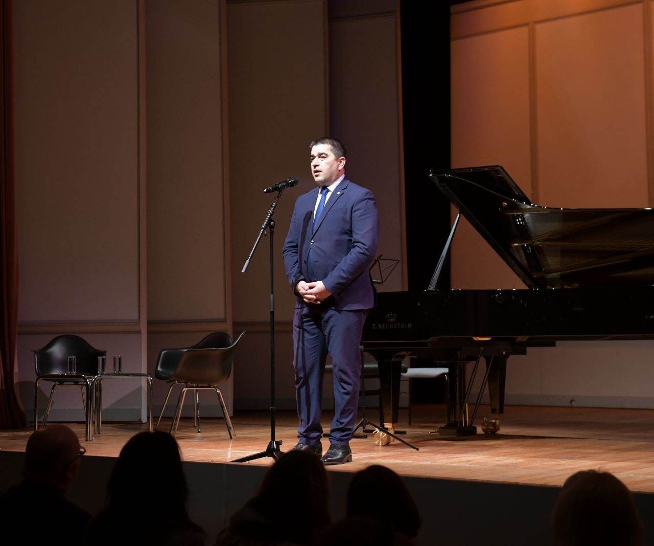 Frontnews image description