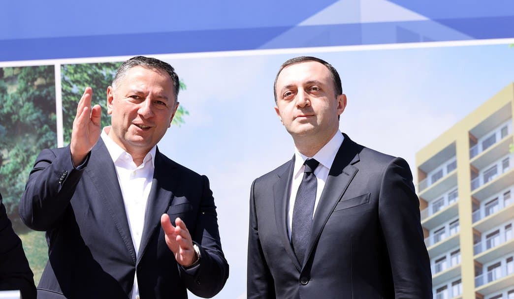 პრემიერ-მინისტრმა და შინაგან საქმეთა მინისტრმა “პოლიციის ქალაქის” საძირკველში სიმბოლური კაფსულა ჩადეს