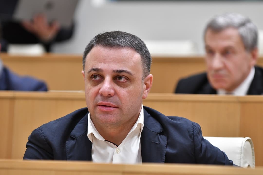 ალუდა ღუდუშაური – ასეთი განცხადების გაკეთებისას რომ გვერდით მსხდომი “ნაციონალები” ქირქილებთ, იმიტომაც ხართ 3-4%-იანები