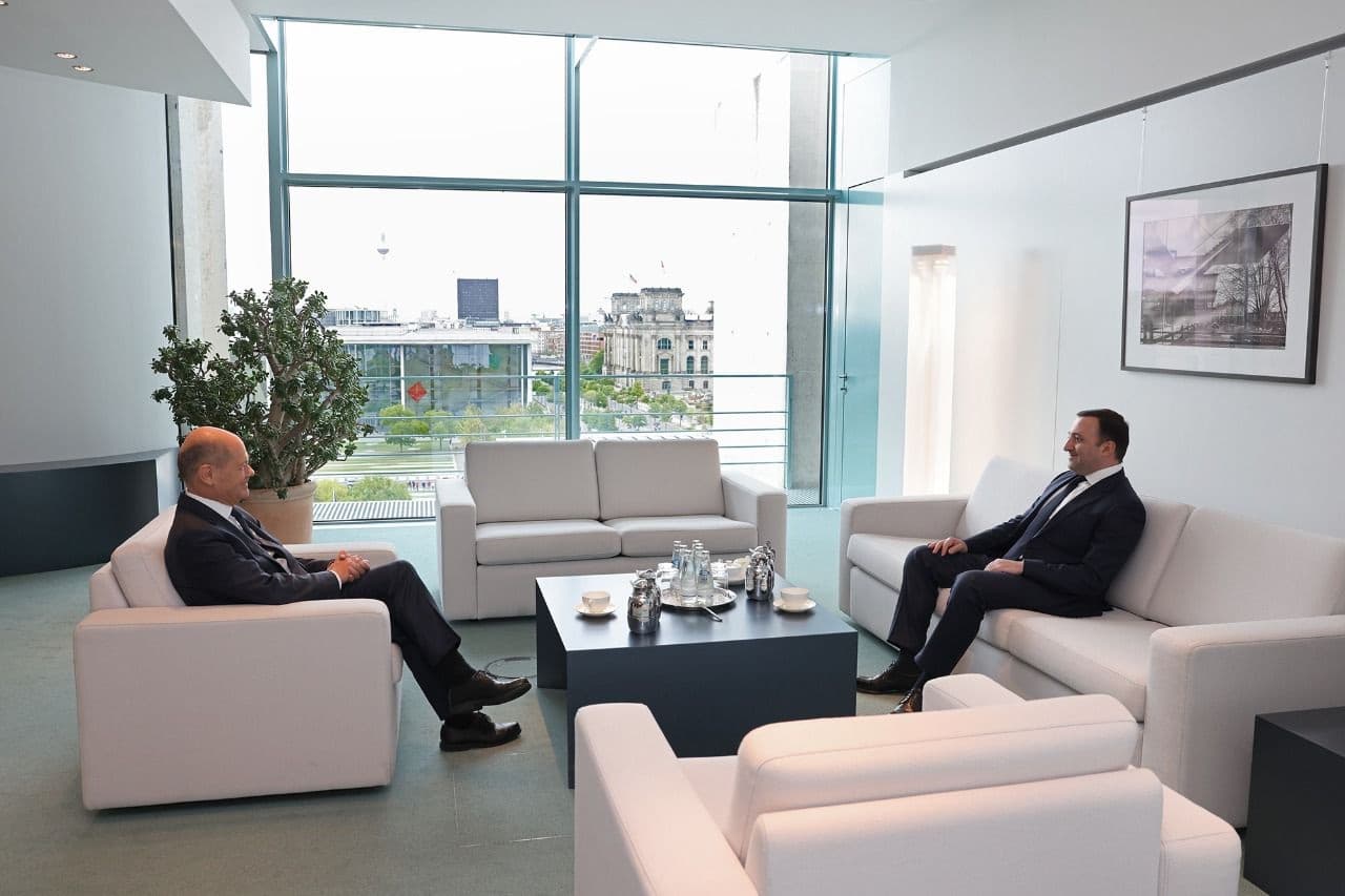 Frontnews image description