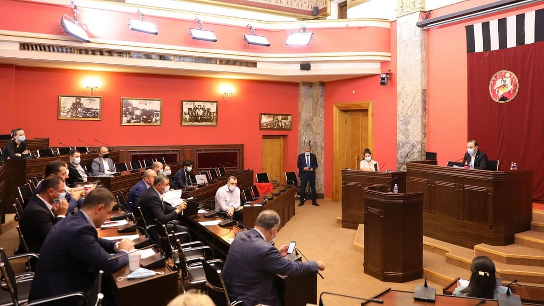 იურიდიულ საკითხთა კომიტეტმა „ვაზისა და ღვინის შესახებ“ საქართველოს კანონში ცვლილების შეტანის თაობაზე“ კანონპროექტი პირველი მოსმენით განიხილა