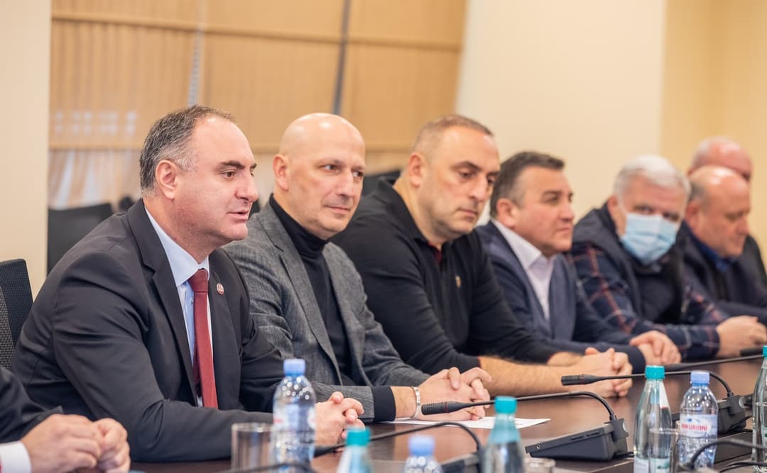 Deputy defence minister discusses new defence code with religious denominations