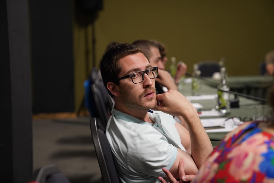 “სირცხვილია” – პოლიციელებმა დააკავეს და ბორკილებდადებულს ფიზიკური შეურაცხყოფა მიაყენეს ჩვენი მოძრაობის დირექტორს გიორგი მჟავანაძეს