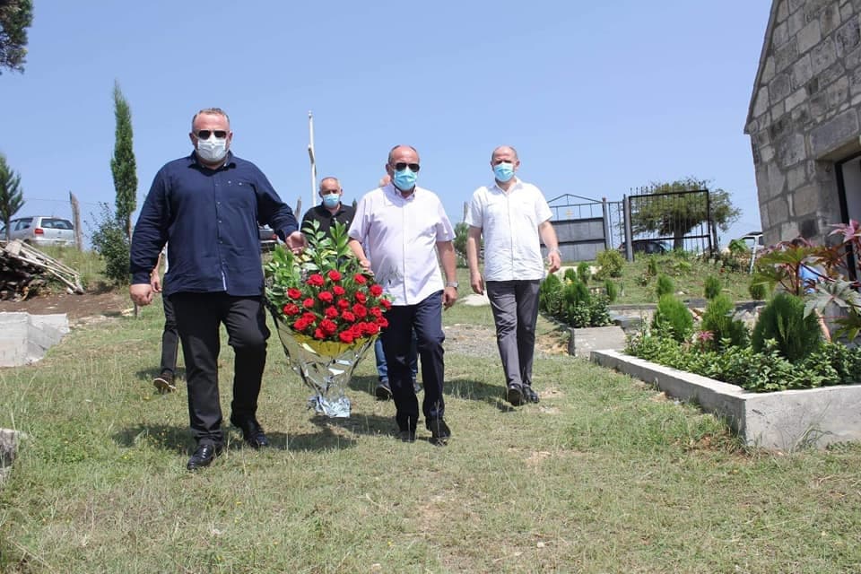 Frontnews image description