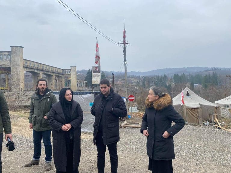 Frontnews image description