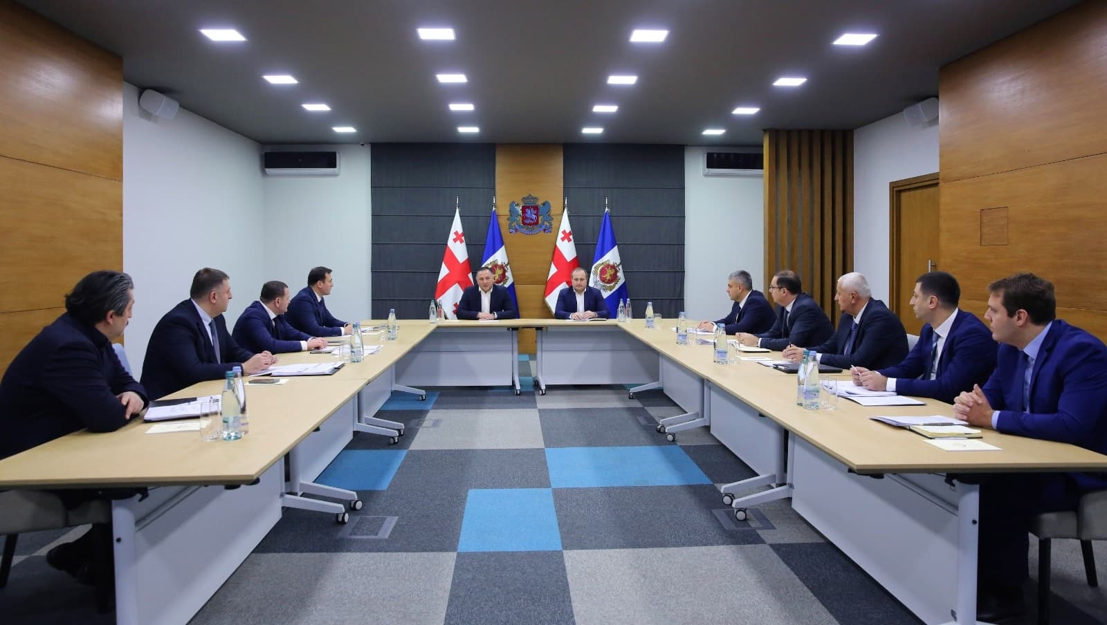 Frontnews image description