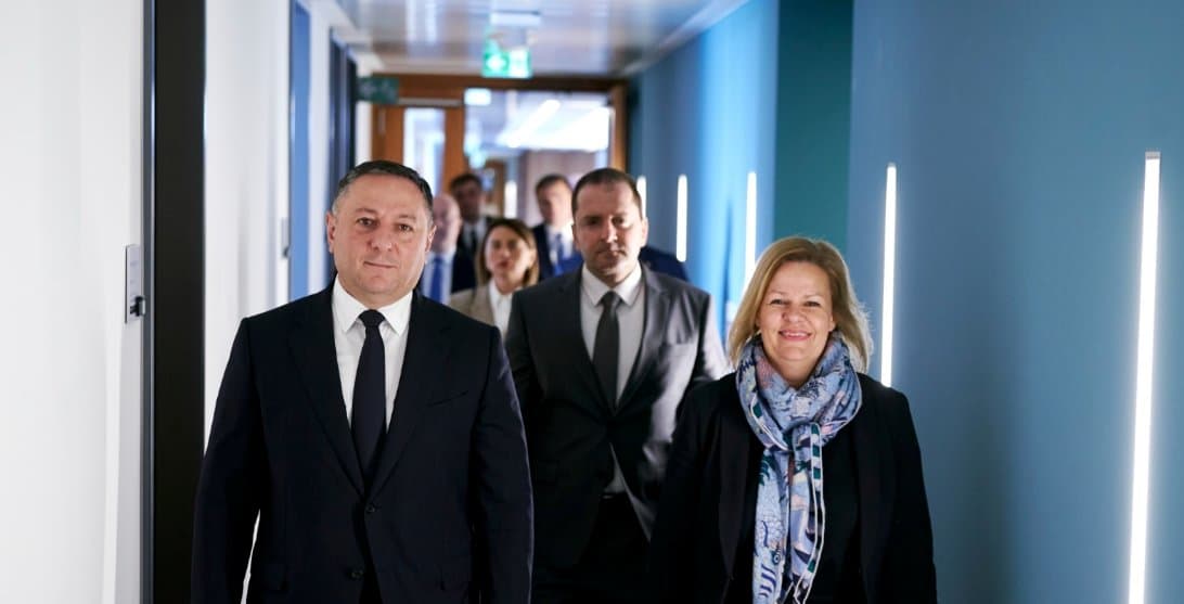 Frontnews image description