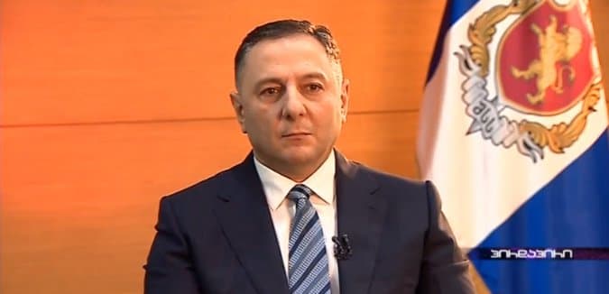 “ახლა მომახსენეს ეს ამბავი, მოვიკითხავ” – შს მინისტრი წულუკიანის და “მთავარი არხის” ჟურნალისტის ინციდენტზე