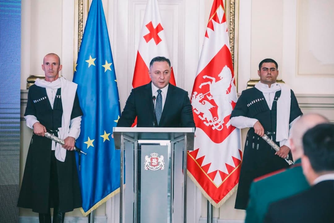 ვახტანგ გომელაური ორბელიანების სასახლეში გუდაურთან სამაშველო ოპერაციის დროს დაღუპულთა დაჯილდოების ცერემონიას დაესწრო