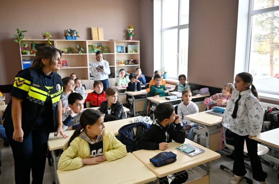შსს-ს კამპანიის – ”ემეგობრე პოლიციას” ფარგლებში, გორის სკოლებში მოსწავლეებთან საინფორმაციო შეხვედრები ჩატარდა