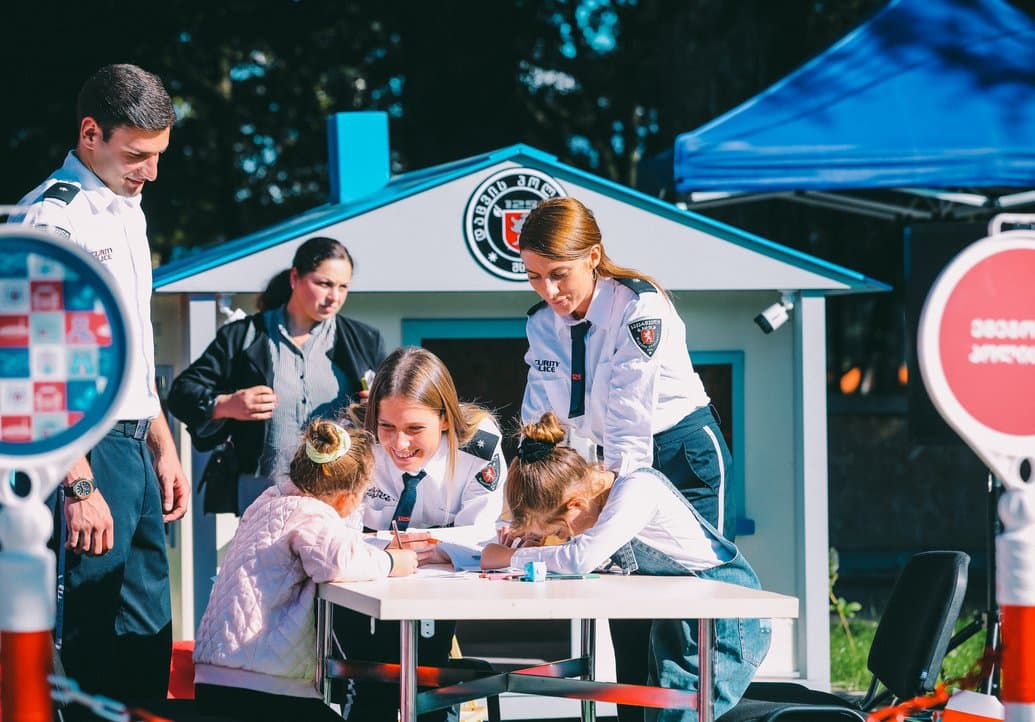 შსს-ს კამპანია – “ემეგობრე პოლიციას“ გურიაში გრძელდება