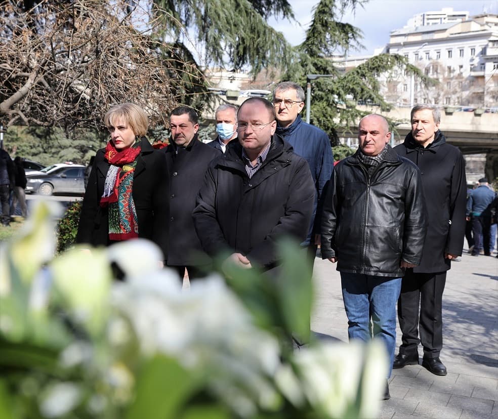 Frontnews image description