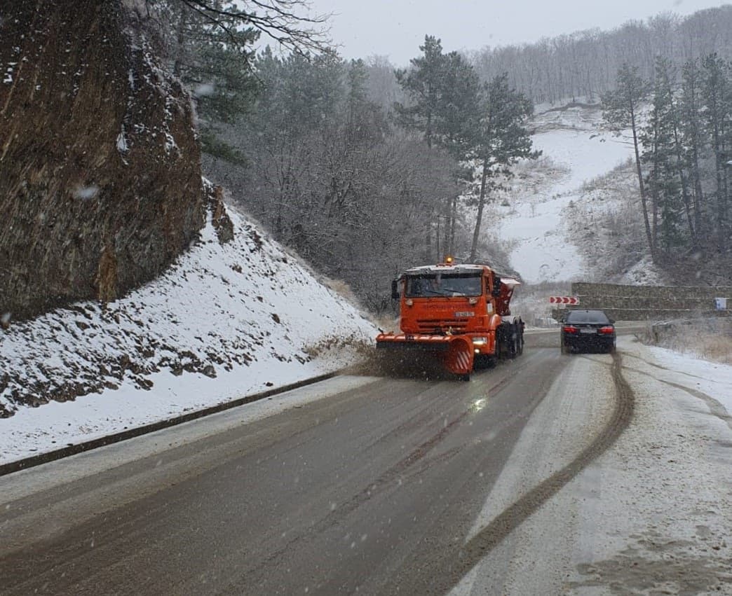 კოჯორში, კიკეთში, შინდისში, ტაბახმელასა და წყნეთი-სამადლოს გზაზე ტექნიკური მარილი იყრება