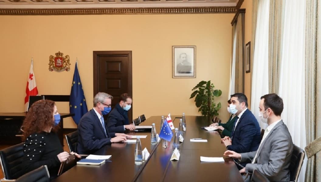 Frontnews image description